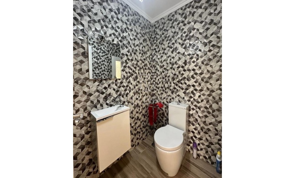 Wederverkoop ·  · Orihuela · Campoamor