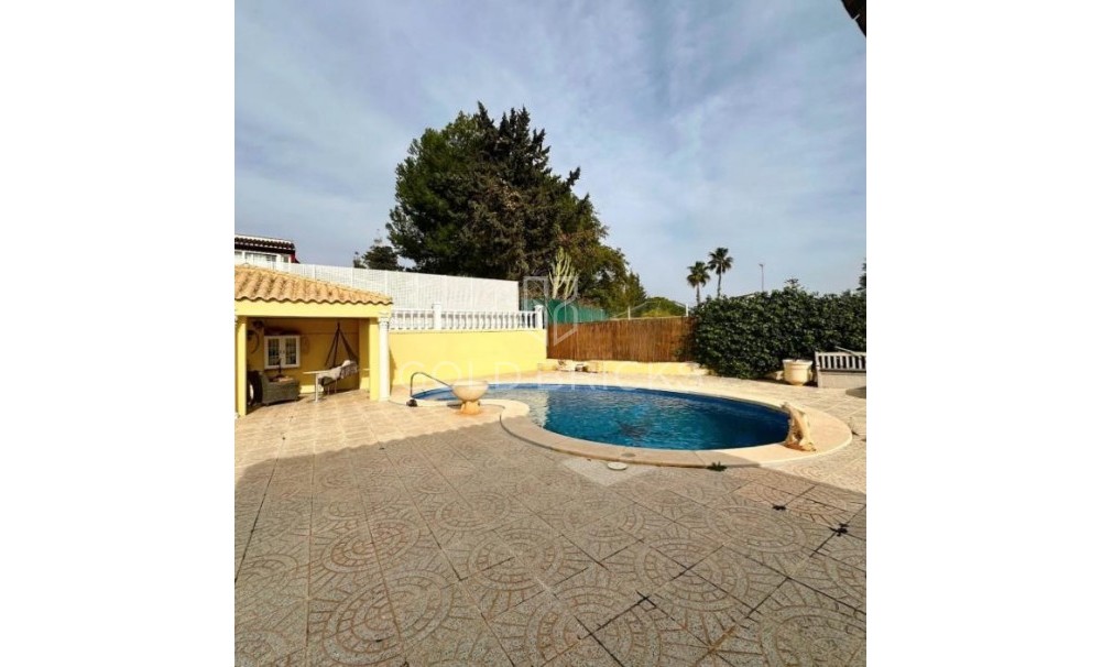 Wederverkoop ·  · Orihuela · Campoamor