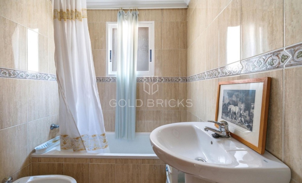 Wederverkoop ·  · Torrevieja · Playa de los Locos