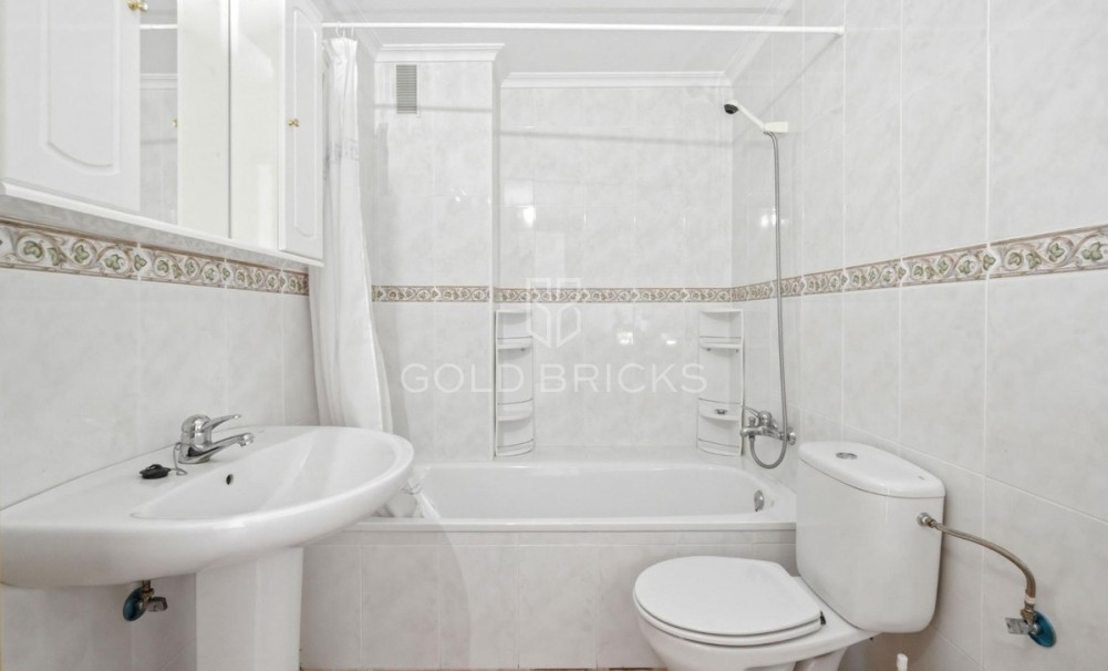 Wederverkoop ·  · Torrevieja · Playa de los Locos