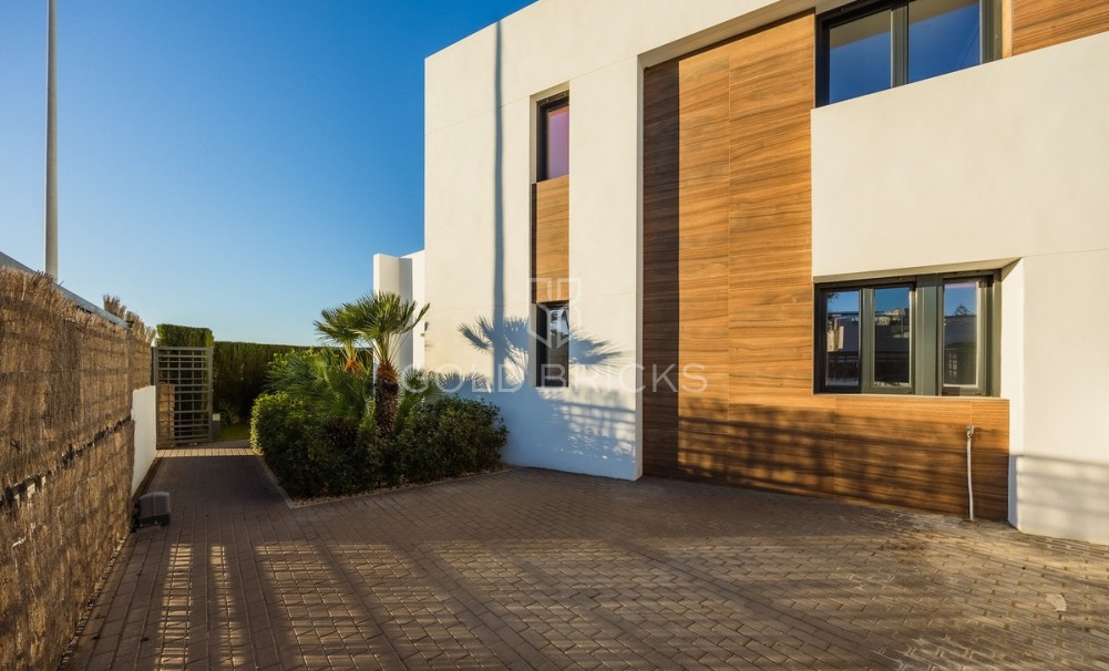 Wederverkoop ·  · Algorfa · La finca golf