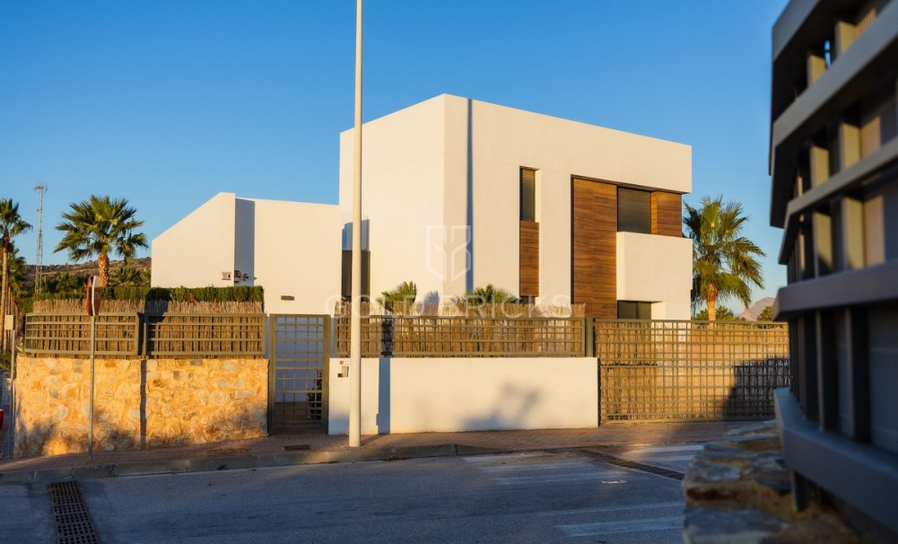 Wederverkoop ·  · Algorfa · La finca golf