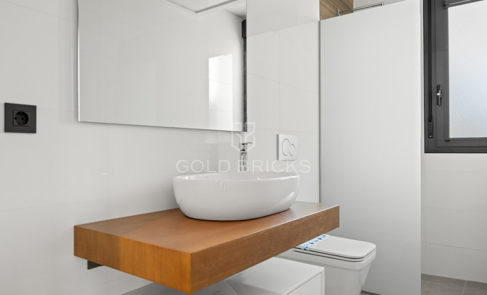 Wederverkoop ·  · Algorfa · La finca golf