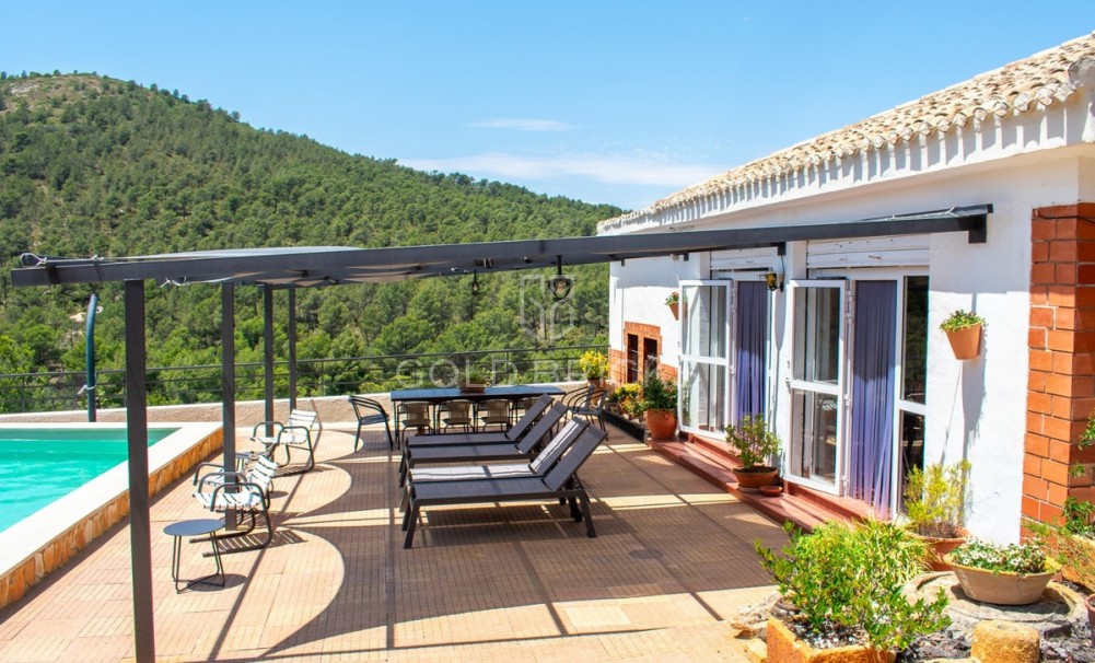 Wederverkoop ·  · Onil · Onil Centro