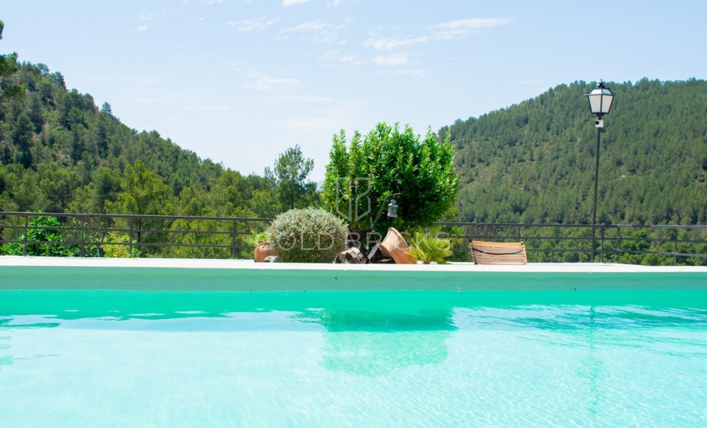 Wederverkoop ·  · Onil · Onil Centro