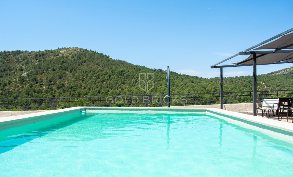 Wederverkoop ·  · Onil · Onil Centro