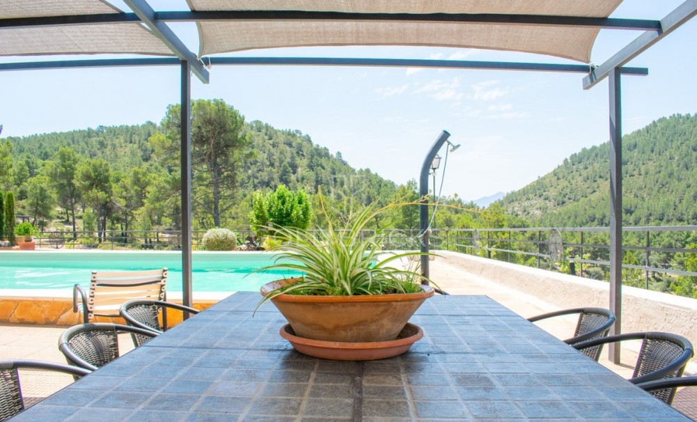 Wederverkoop ·  · Onil · Onil Centro