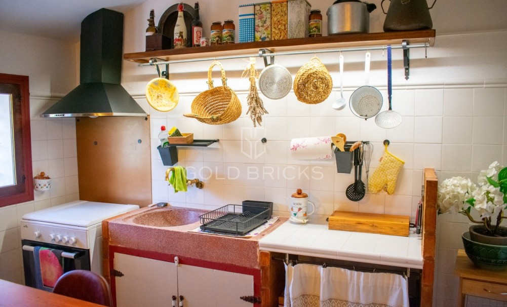 Wederverkoop ·  · Onil · Onil Centro