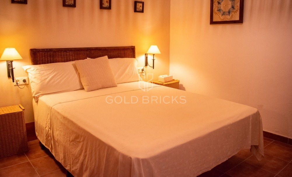 Wederverkoop ·  · Onil · Onil Centro