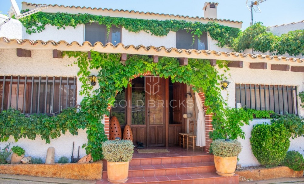 Wederverkoop ·  · Onil · Onil Centro