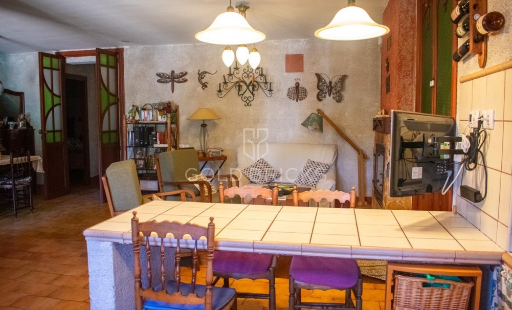 Wederverkoop ·  · Onil · Onil Centro