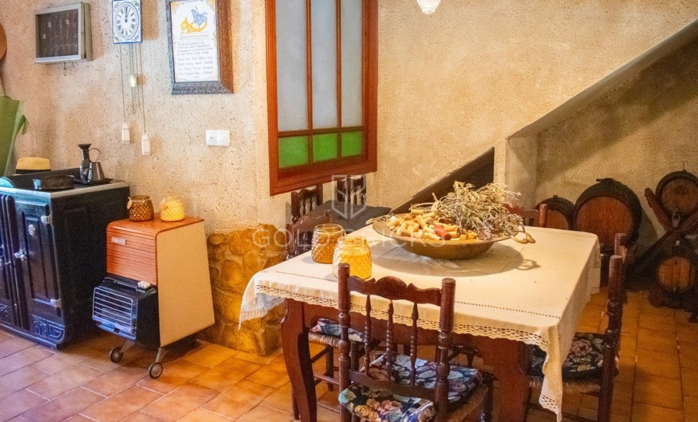 Wederverkoop ·  · Onil · Onil Centro