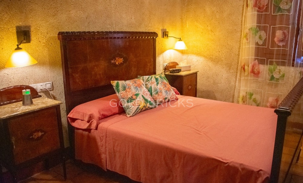 Wederverkoop ·  · Onil · Onil Centro