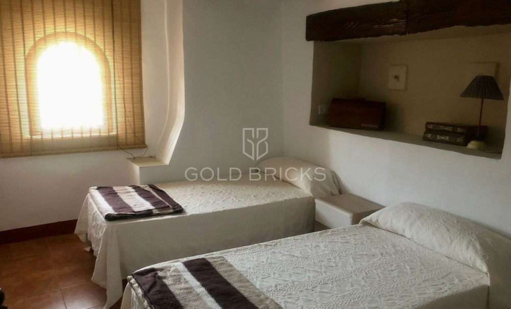 Wederverkoop ·  · Onil · Onil Centro