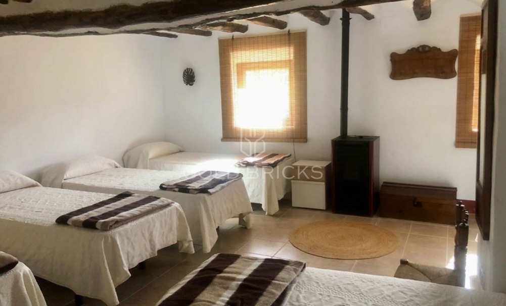 Wederverkoop ·  · Onil · Onil Centro