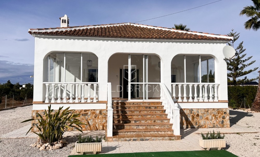 Wederverkoop ·  · Dolores · Dolores Centro