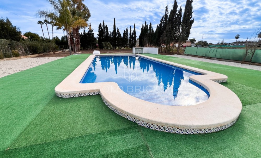 Wederverkoop ·  · Dolores · Dolores Centro