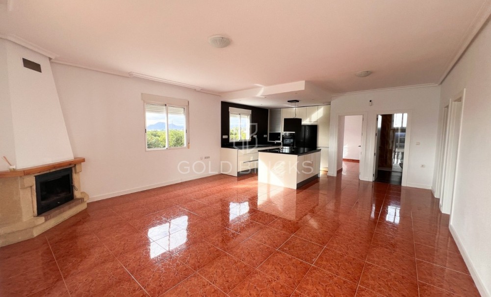 Wederverkoop ·  · Dolores · Dolores Centro