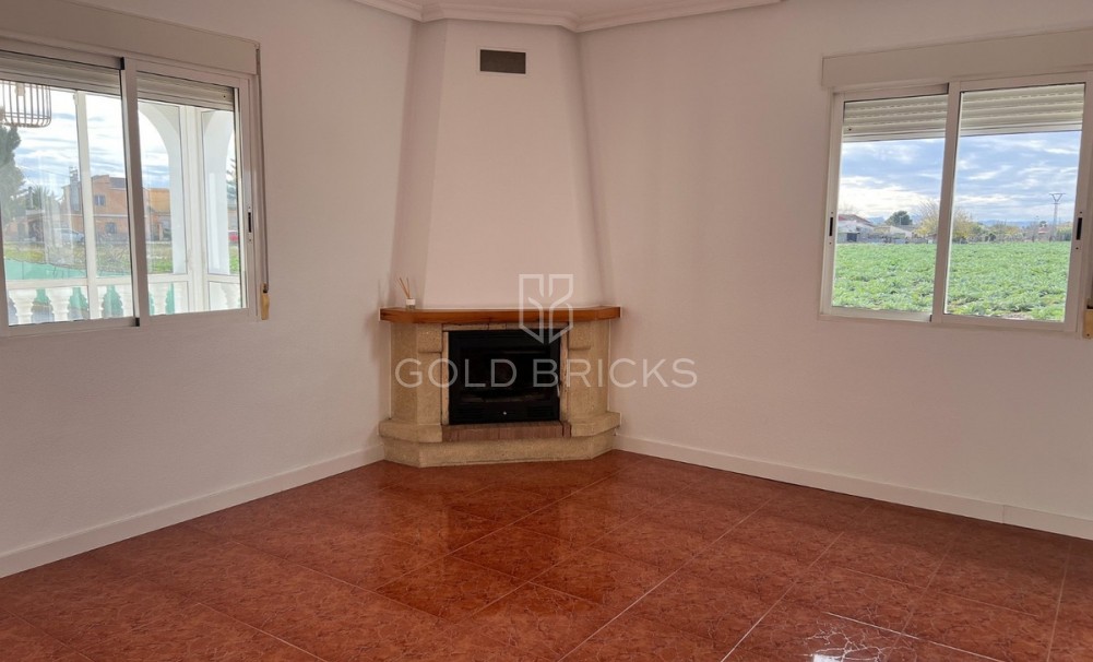 Wederverkoop ·  · Dolores · Dolores Centro