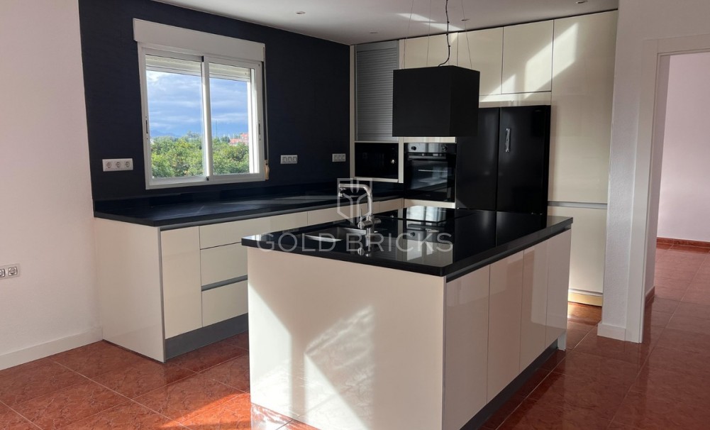 Wederverkoop ·  · Dolores · Dolores Centro