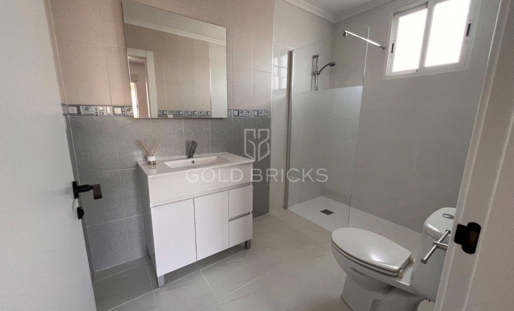 Wederverkoop ·  · Dolores · Dolores Centro