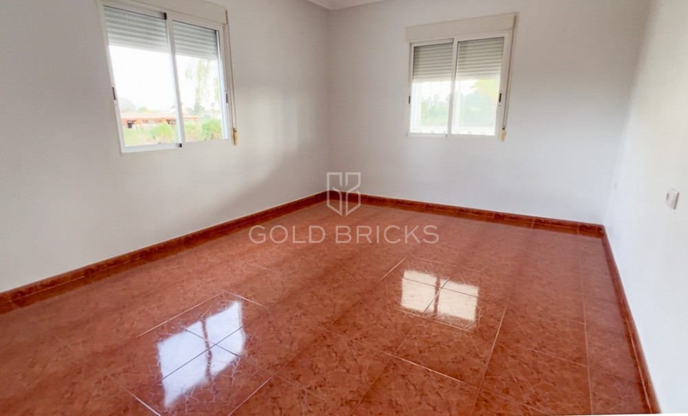 Wederverkoop ·  · Dolores · Dolores Centro