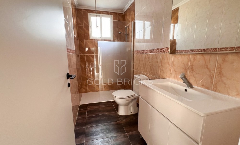 Wederverkoop ·  · Dolores · Dolores Centro