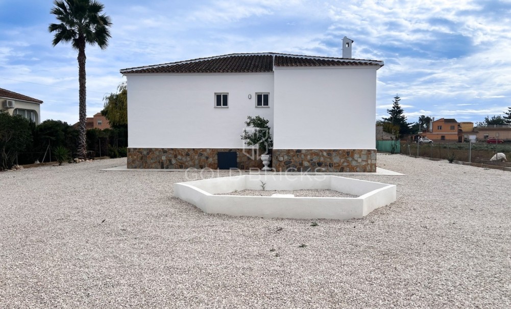 Wederverkoop ·  · Dolores · Dolores Centro