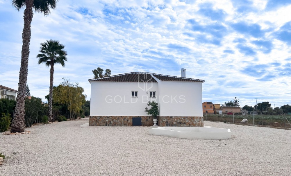 Wederverkoop ·  · Dolores · Dolores Centro