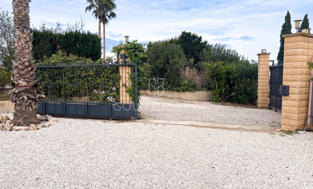 Wederverkoop ·  · Dolores · Dolores Centro