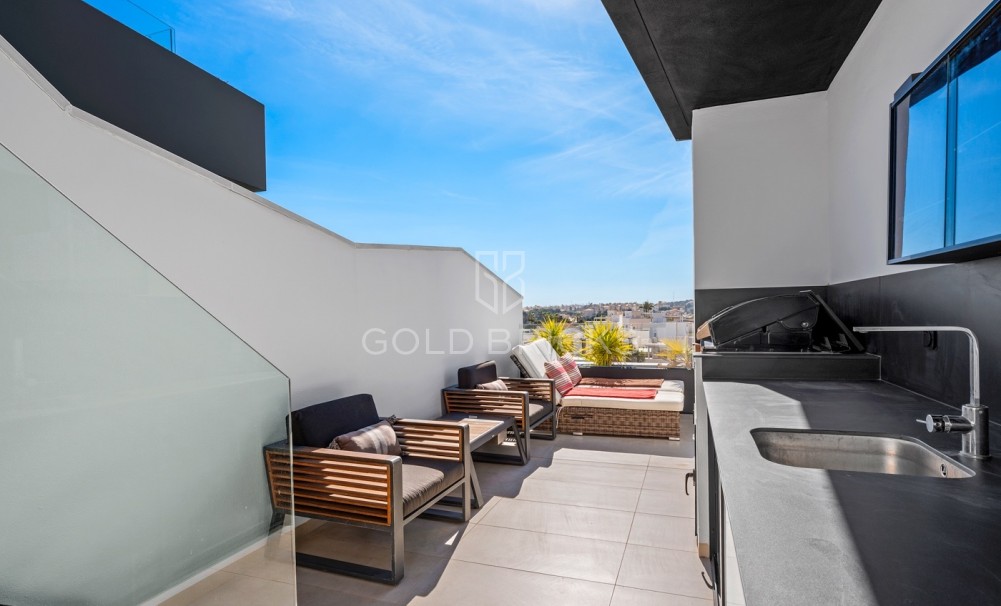 Sale · Penthouse · Villamartín