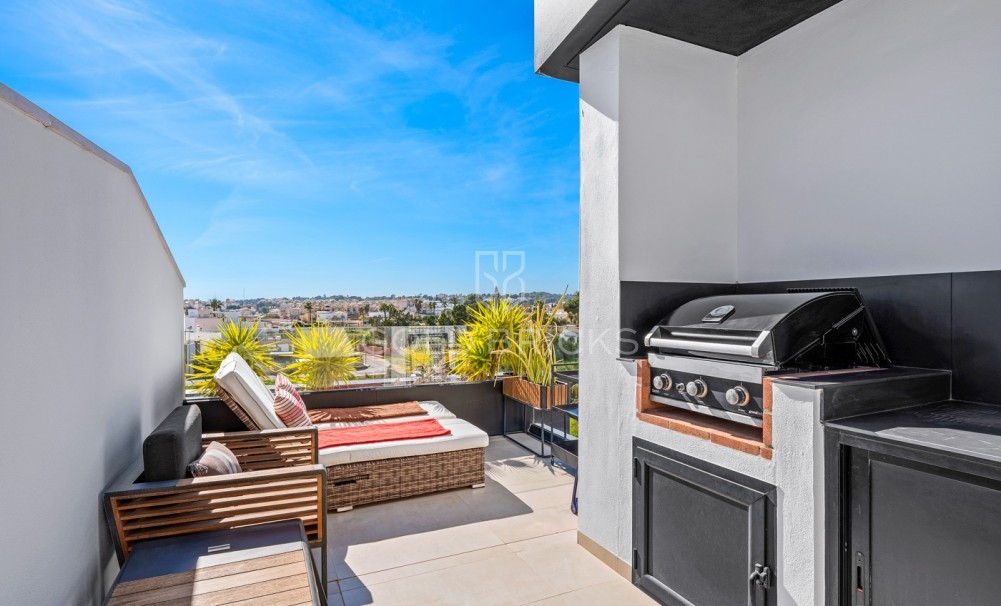 Sale · Penthouse · Villamartín