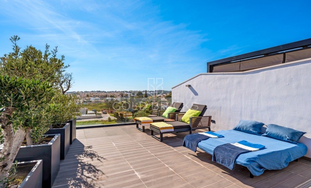 Sale · Penthouse · Villamartín