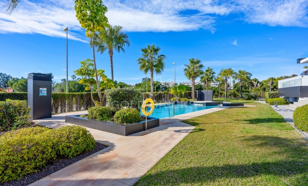 Sale · Penthouse · Villamartín