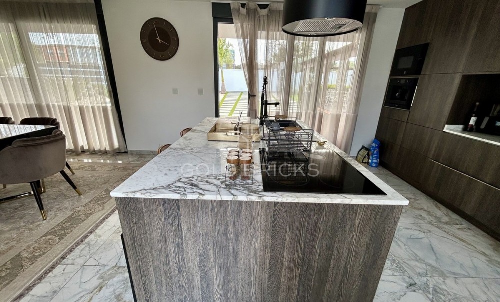 Wederverkoop ·  · Orihuela · Los Balcones