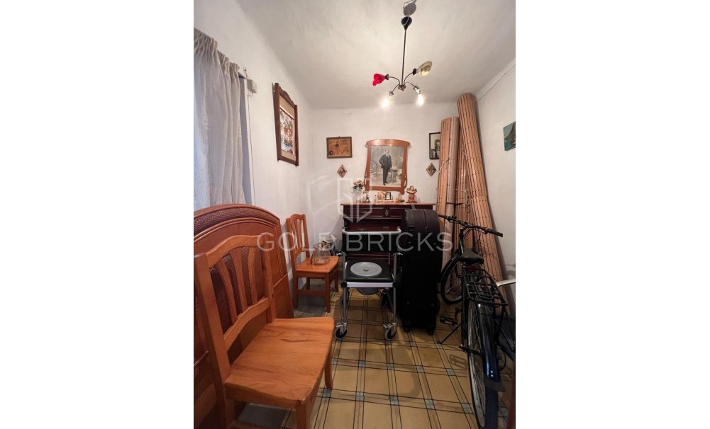 Wederverkoop ·  · Novelda · Estación