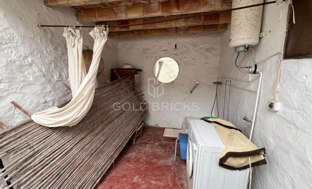 Wederverkoop ·  · Novelda · Estación