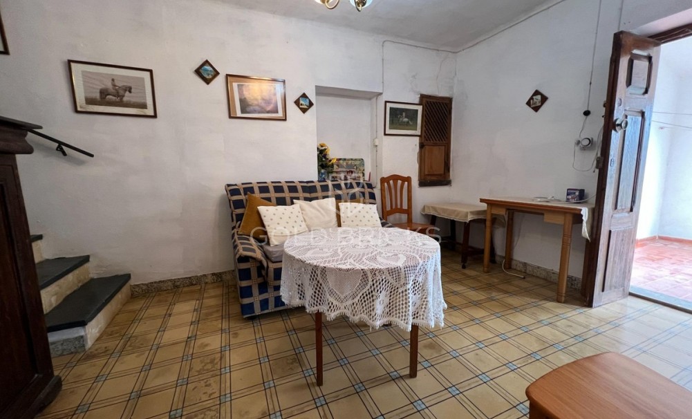 Wederverkoop ·  · Novelda · Estación