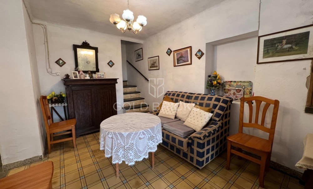 Wederverkoop ·  · Novelda · Estación