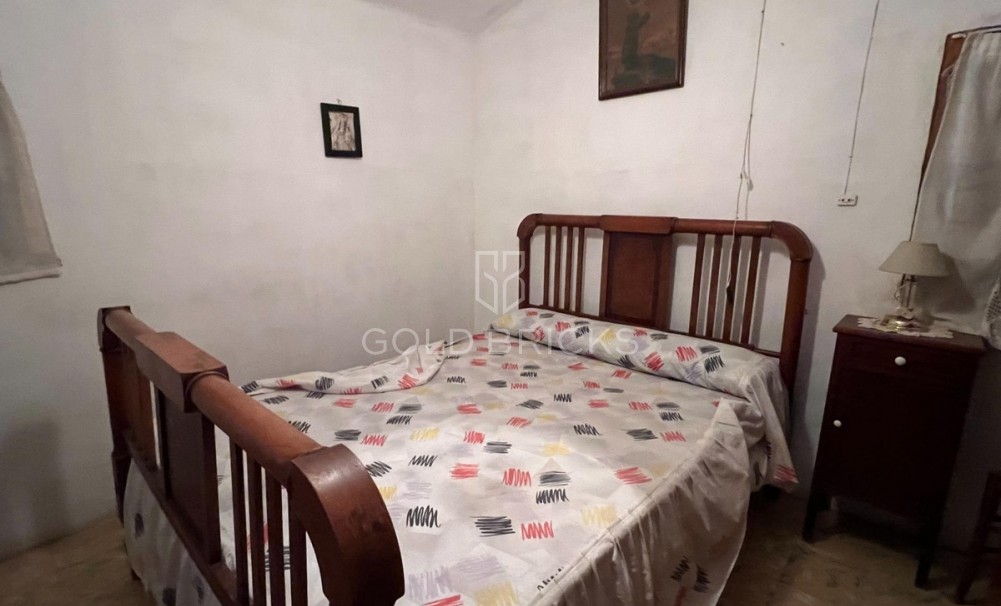 Wederverkoop ·  · Novelda · Estación