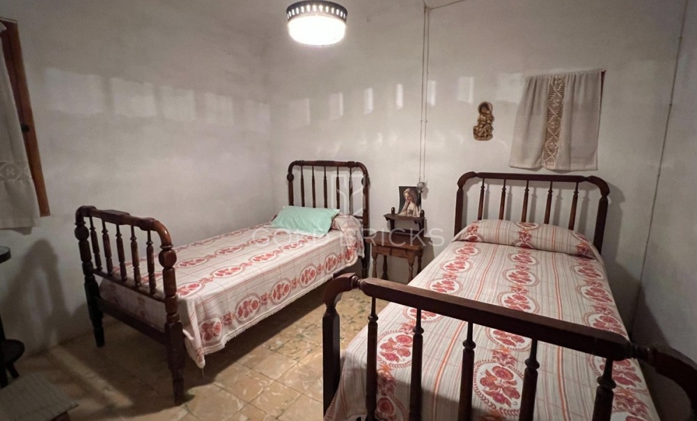 Wederverkoop ·  · Novelda · Estación