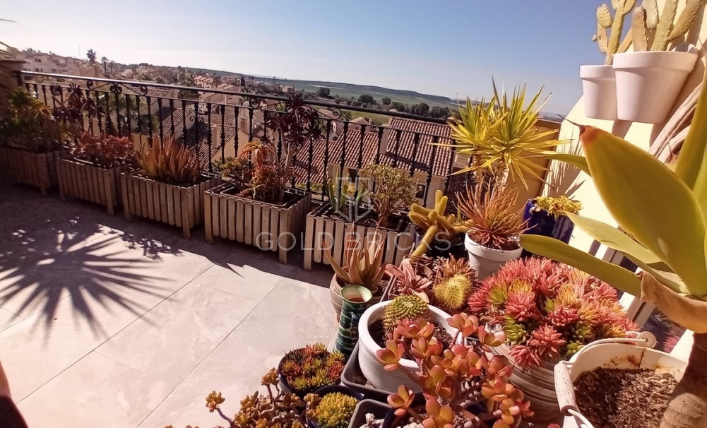 Wederverkoop ·  · Algorfa · La finca golf