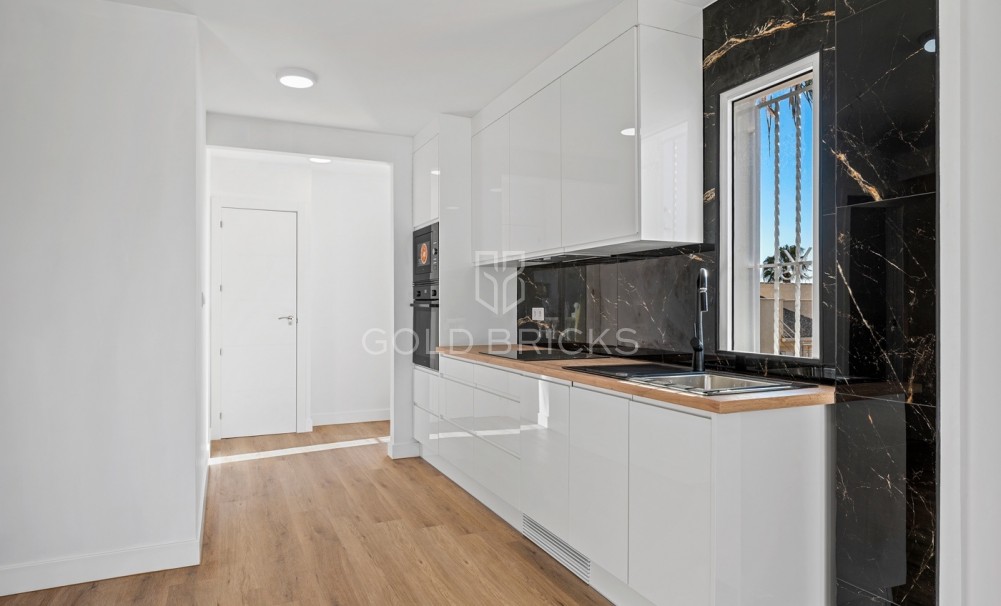 Resale · Doppelhaushälfte · Benimar