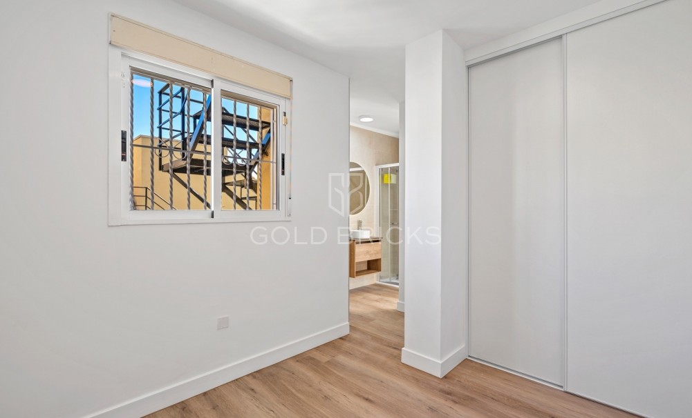 Resale · Doppelhaushälfte · Benimar