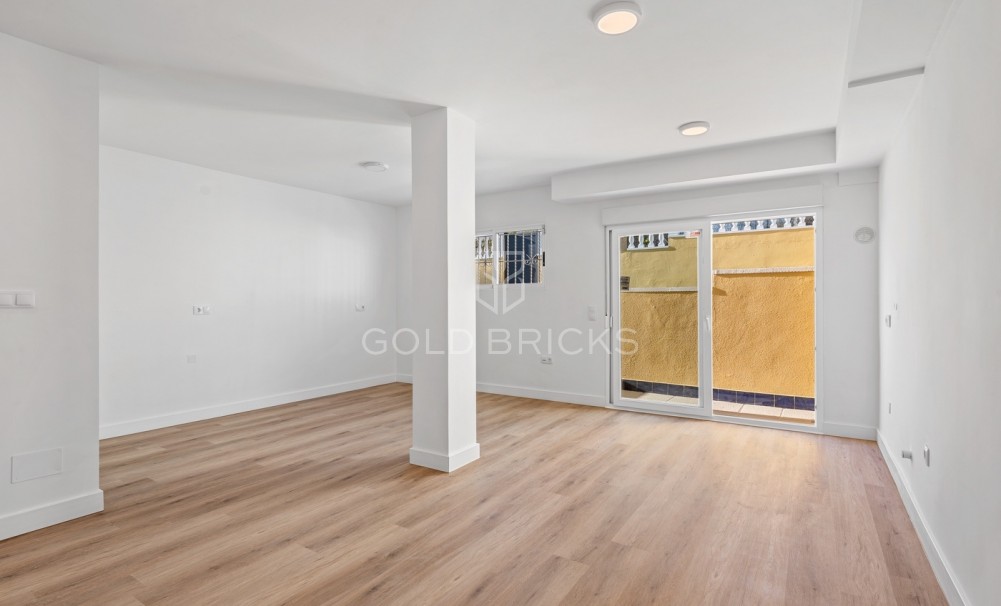 Resale · Doppelhaushälfte · Benimar