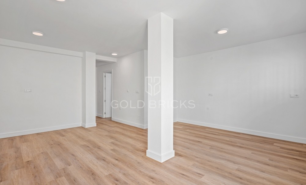 Resale · Doppelhaushälfte · Benimar