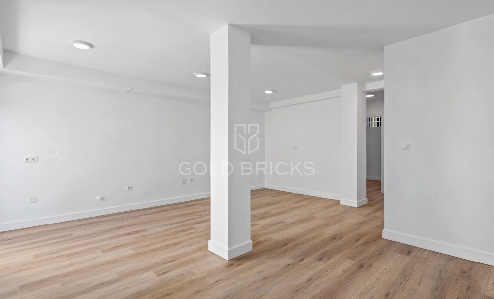 Resale · Doppelhaushälfte · Benimar