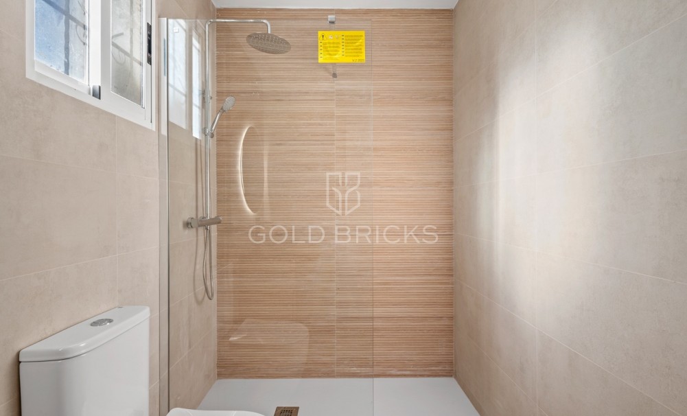 Resale · Doppelhaushälfte · Benimar