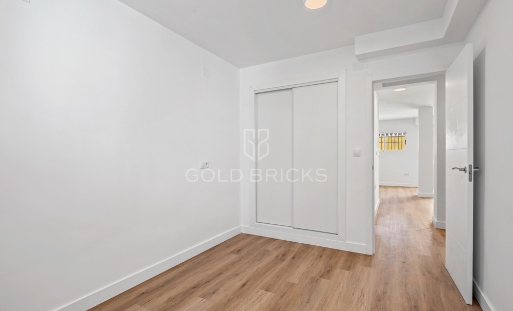 Resale · Doppelhaushälfte · Benimar