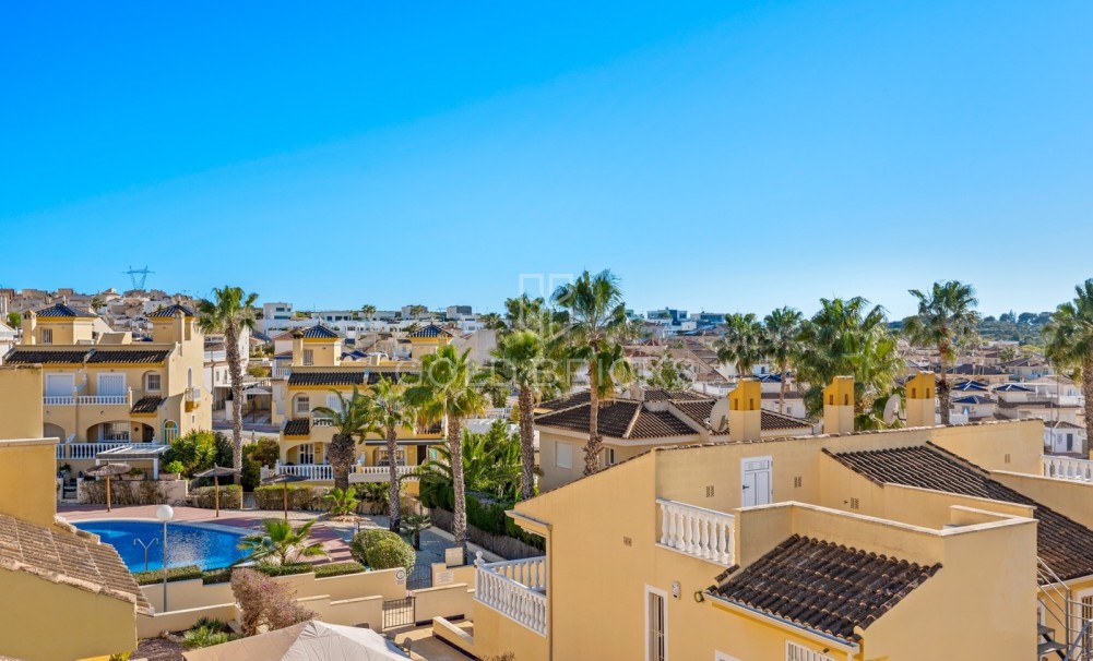 Resale · Doppelhaushälfte · Benimar